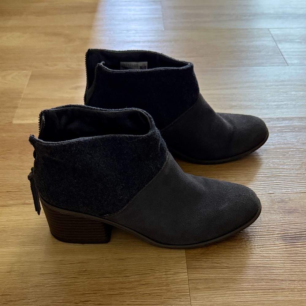 Toms Chic Dark Gray Ankle Booties Sz. 9.5